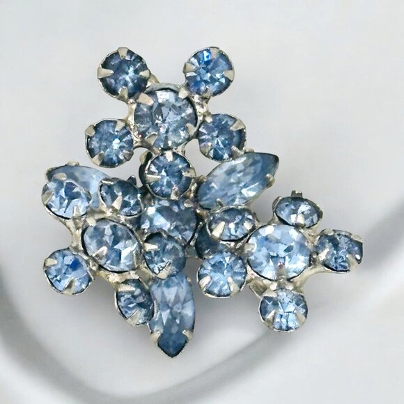 Vintage Silver-Tone Blue Layered Rhinestone Cluster Brooch/Pin - Picture 8 of 8